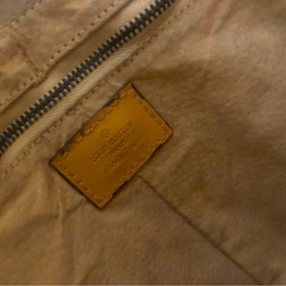 Louis Vuitton leather shoulder bag